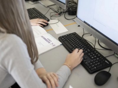 scolas medias d'informatica